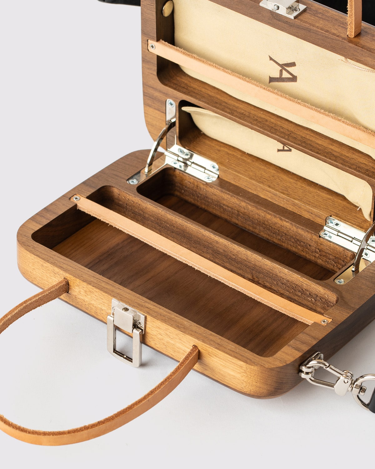 LUCKY CROSSBODY • WALNUT