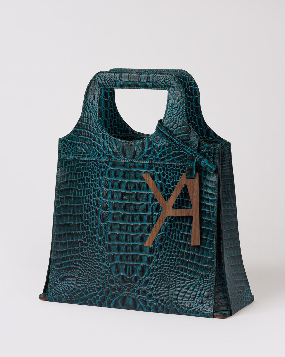 YVA WALNUT • TURQUOISE