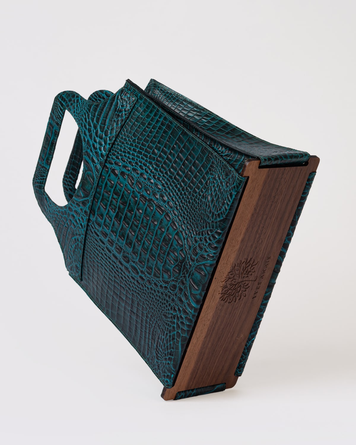 YVA WALNUT • TURQUOISE