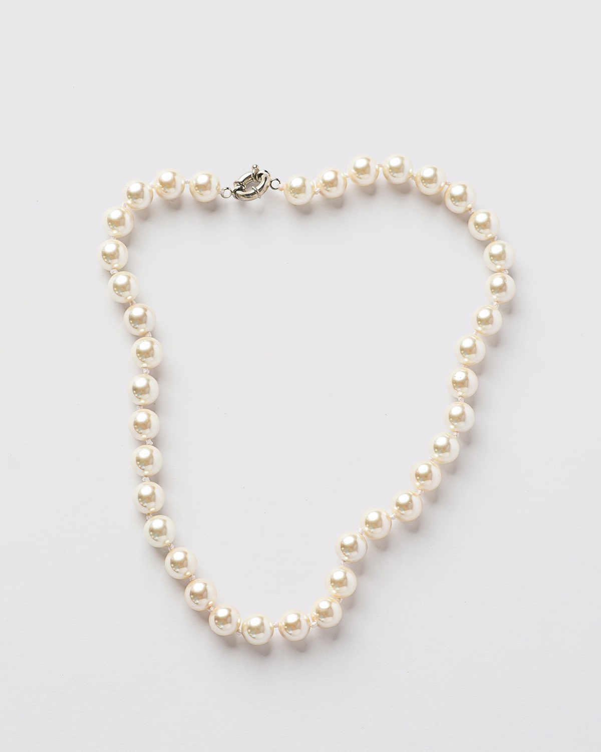 WHITE PEARLS NECKLACE