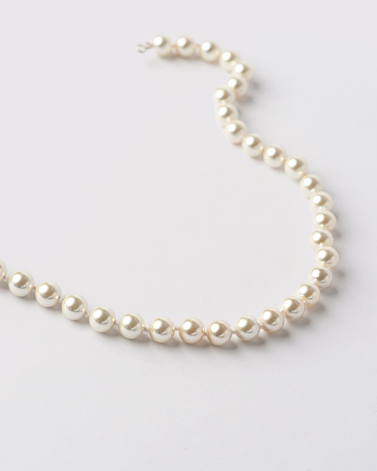 WHITE PEARLS NECKLACE