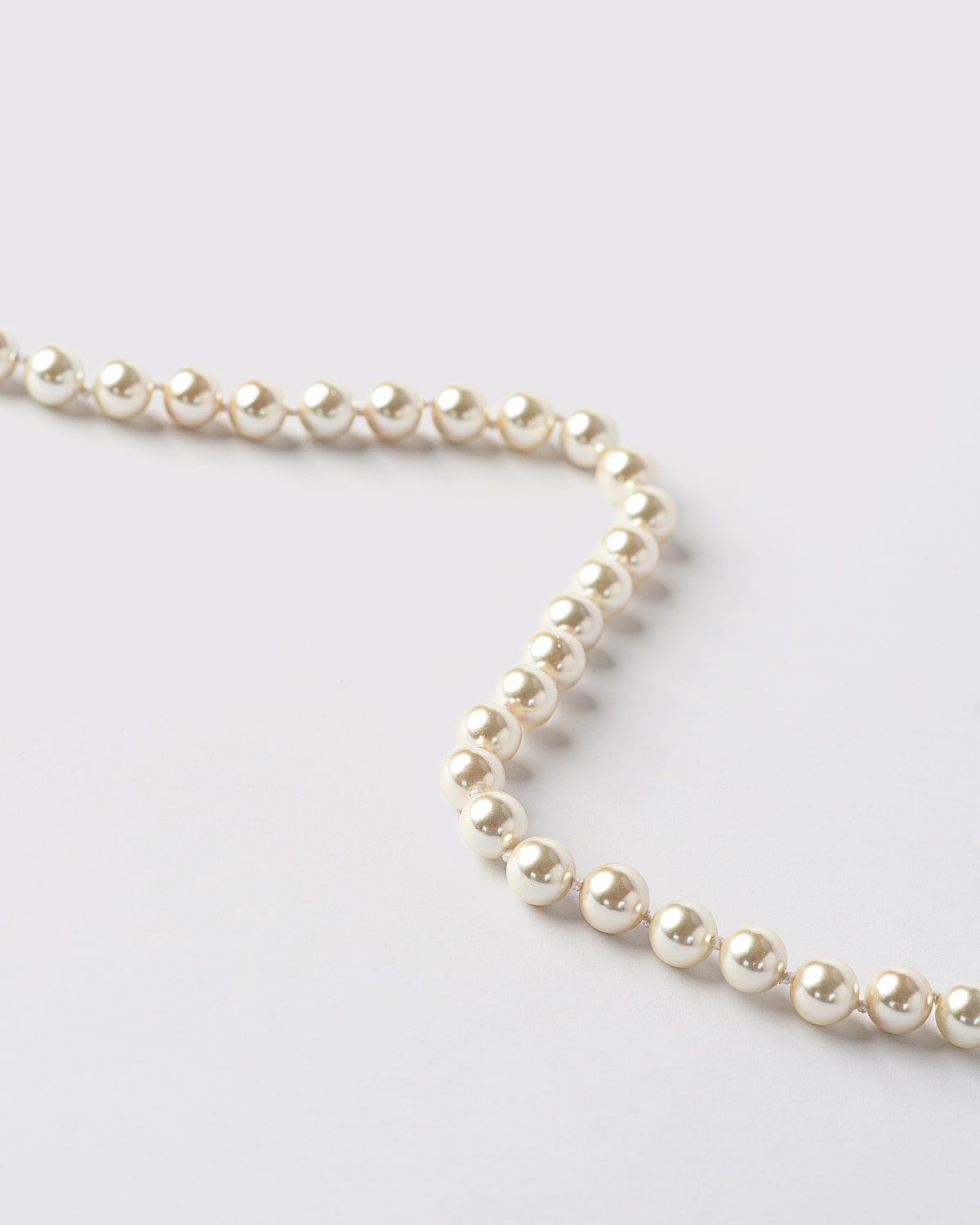 WHITE PEARLS NECKLACE