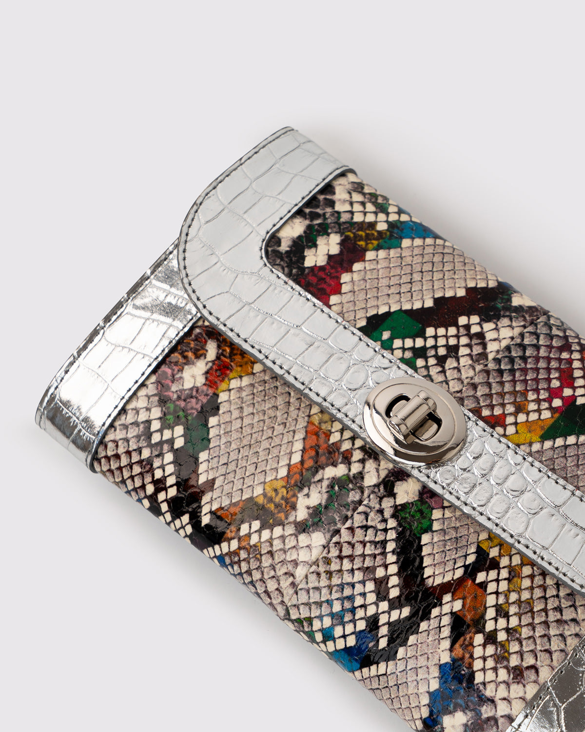 ILON CLUTCH • SNAKE